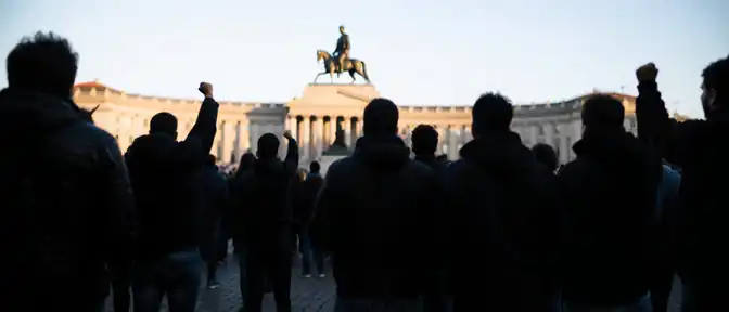 ЗАГОЛОВОТЕ: Тень протеста над Белградом: оппозиция выступила против визита украинского президента