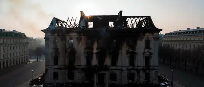 Беспилотник зафиксировал последствия пожара в историческом особняке Карла Миллера на Исаакиевской площади