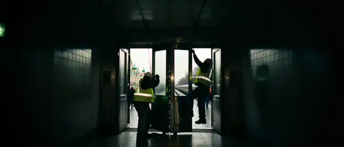 Московский метрополитен восстанавливает работу вторых дверей в вестибюлях для защиты станций от зимних холодов