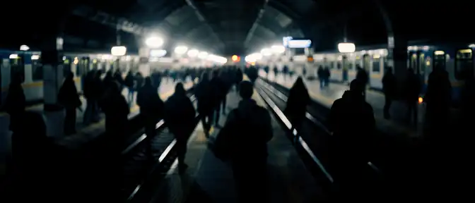 Сбои в движении пригородных поездов и МЦД-2 в Москве вызвали пострадавшие на станции Тушинская